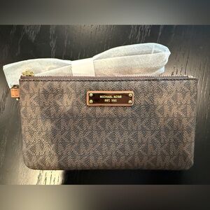 Michael Kors Jet Set Signature Logo Leather Brown Wristlet